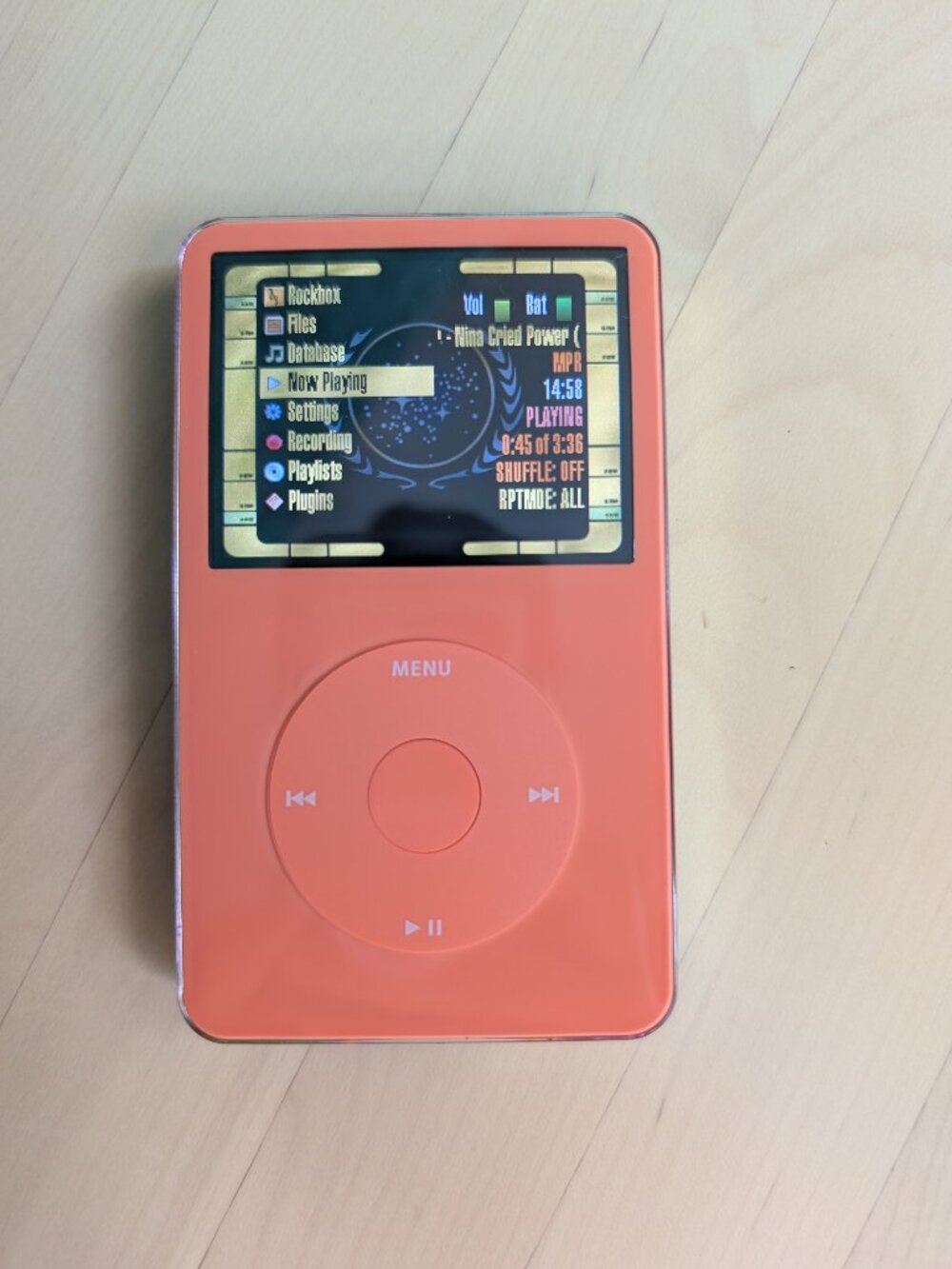 Apple iPod Classic 5th Gen Refurbished --- 128G - Picture 3 of 6